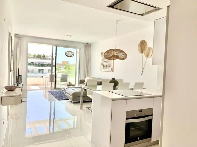 Sala d'estar de Àtic de lloguer en Estepona amb Aire condicionat, Calefacció i Terrassa