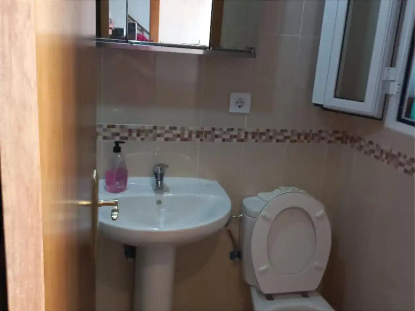 Baño de Casa adosada en venta en Aldeacentenera con Aire acondicionado, Trastero y Amueblado