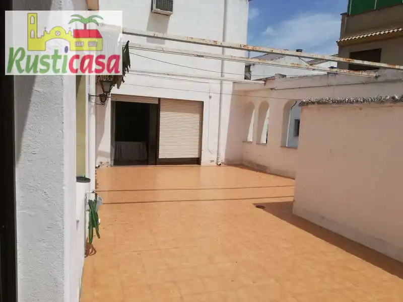 Vista exterior de Dúplex en venta en Bailén con Calefacción, Terraza y Trastero