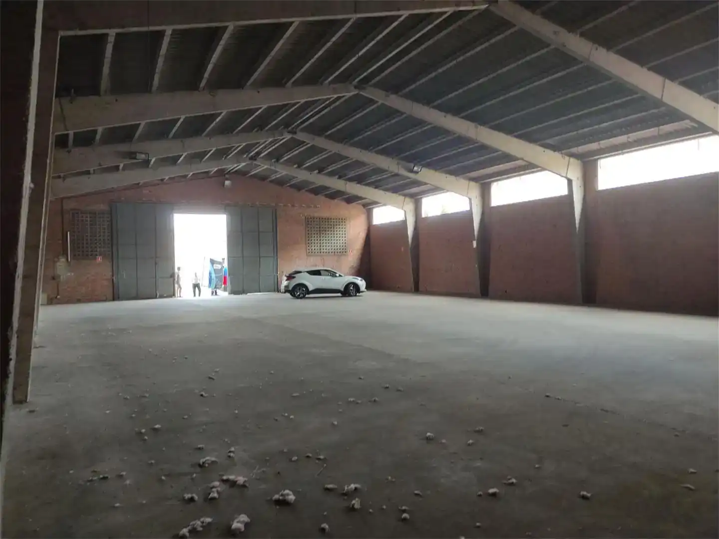 Parkplatz von Fabrikhallen zur Miete in Torroella de Montgrí