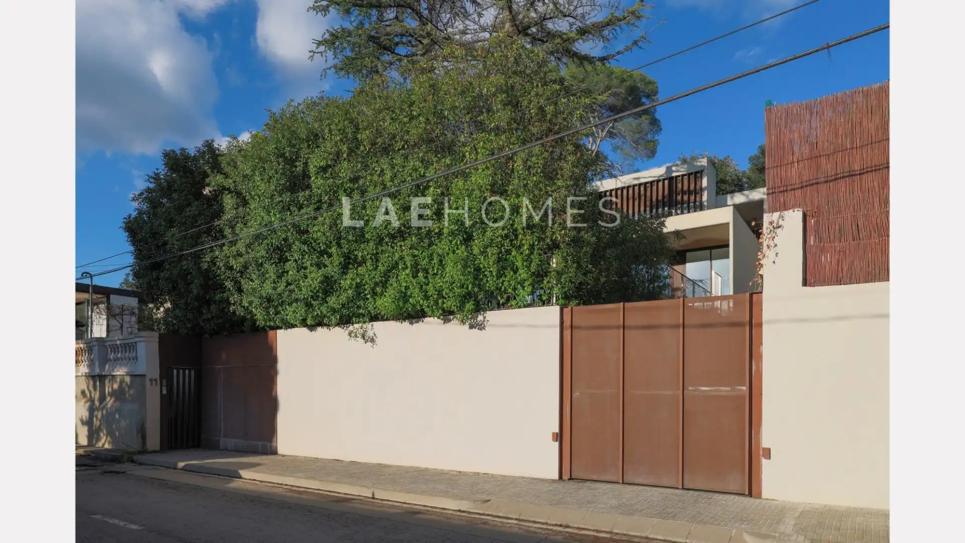 Vista exterior de Casa o chalet en venta en Sant Cugat del Vallès con Aire acondicionado, Calefacción y Jardín privado