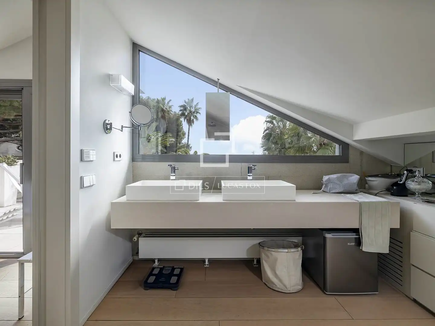 Bany de Casa o xalet en venda en Barcelona amb Aire condicionat, Calefacció i Jardí privat
