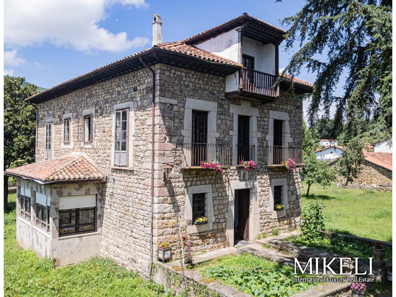 Vista exterior de Casa o xalet en venda en Ruente amb Calefacció, Jardí privat i Parquet