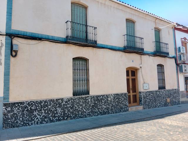 Casa-chalet en Venta en Calle Ramon y Cajal en Lahiguera