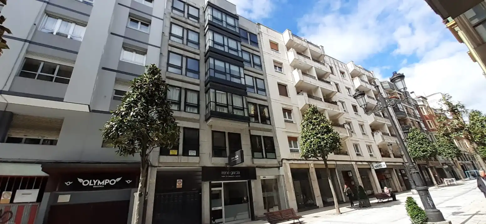 Vista exterior de Piso de alquiler en Oviedo  con Calefacción y Parquet
