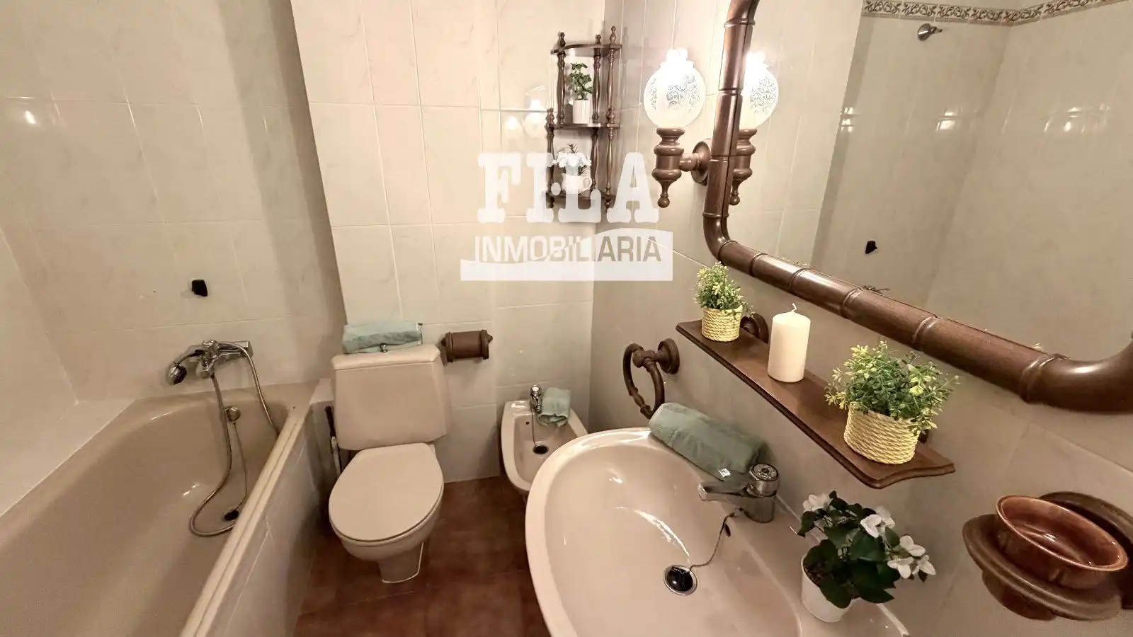 Bany de Casa o xalet en venda en Cunit amb Aire condicionat, Calefacció i Jardí privat