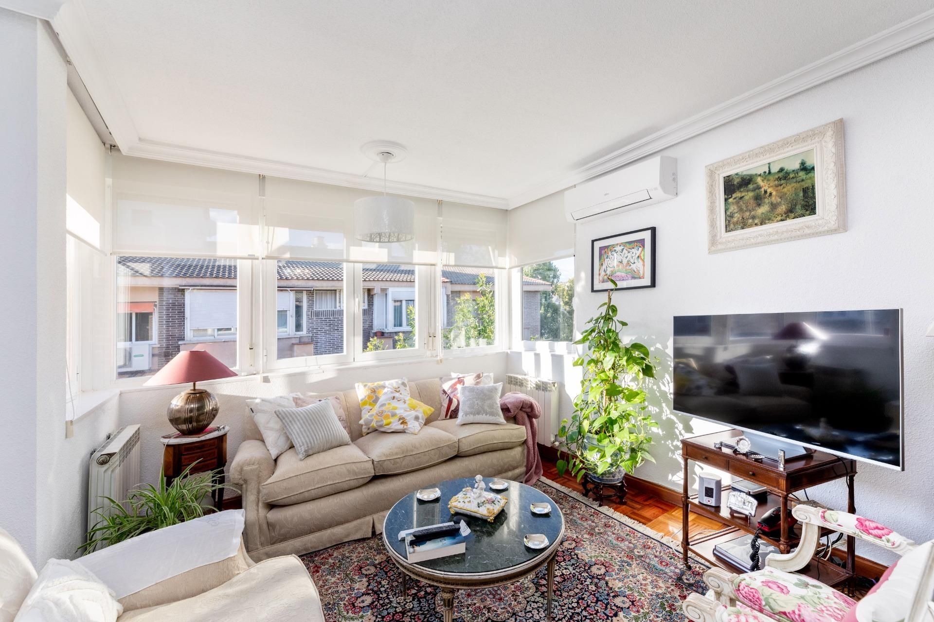 Living room of Flat for sale in Torrelodones  with Heating, Parquet flooring and Storage room