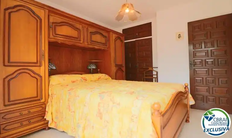 Habitación de Casa adosada en venta en Empuriabrava con Jardín privado, Amueblado y Piscina comunitaria