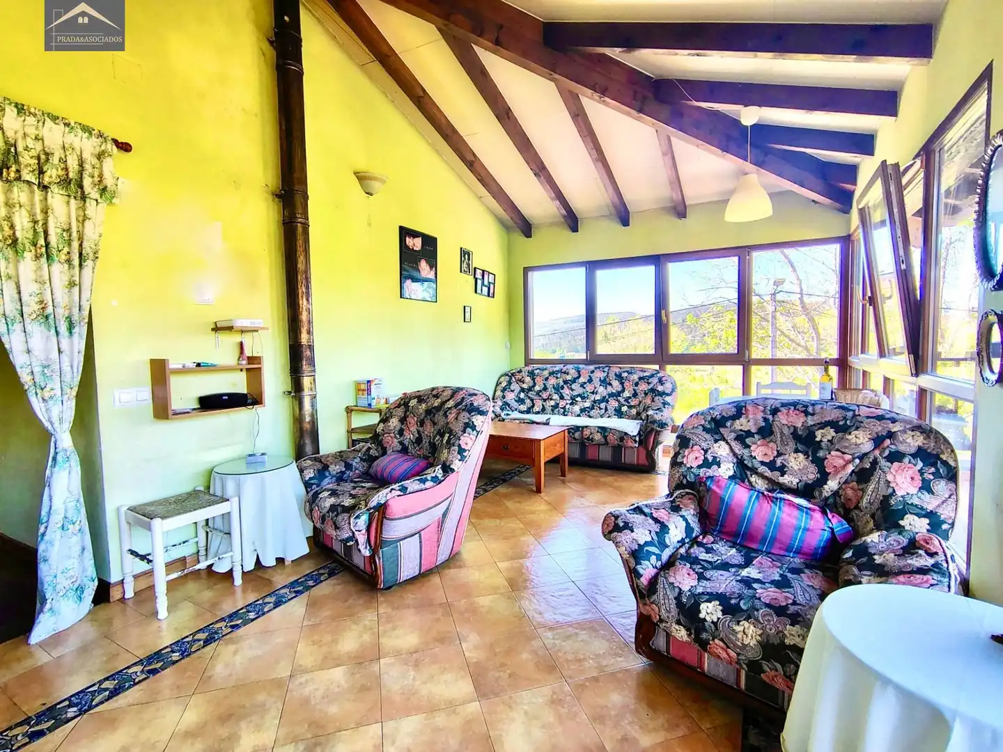 Sala de estar de Casa adosada en venta en Ribamontán al Monte con Calefacción, Jardín privado y Terraza