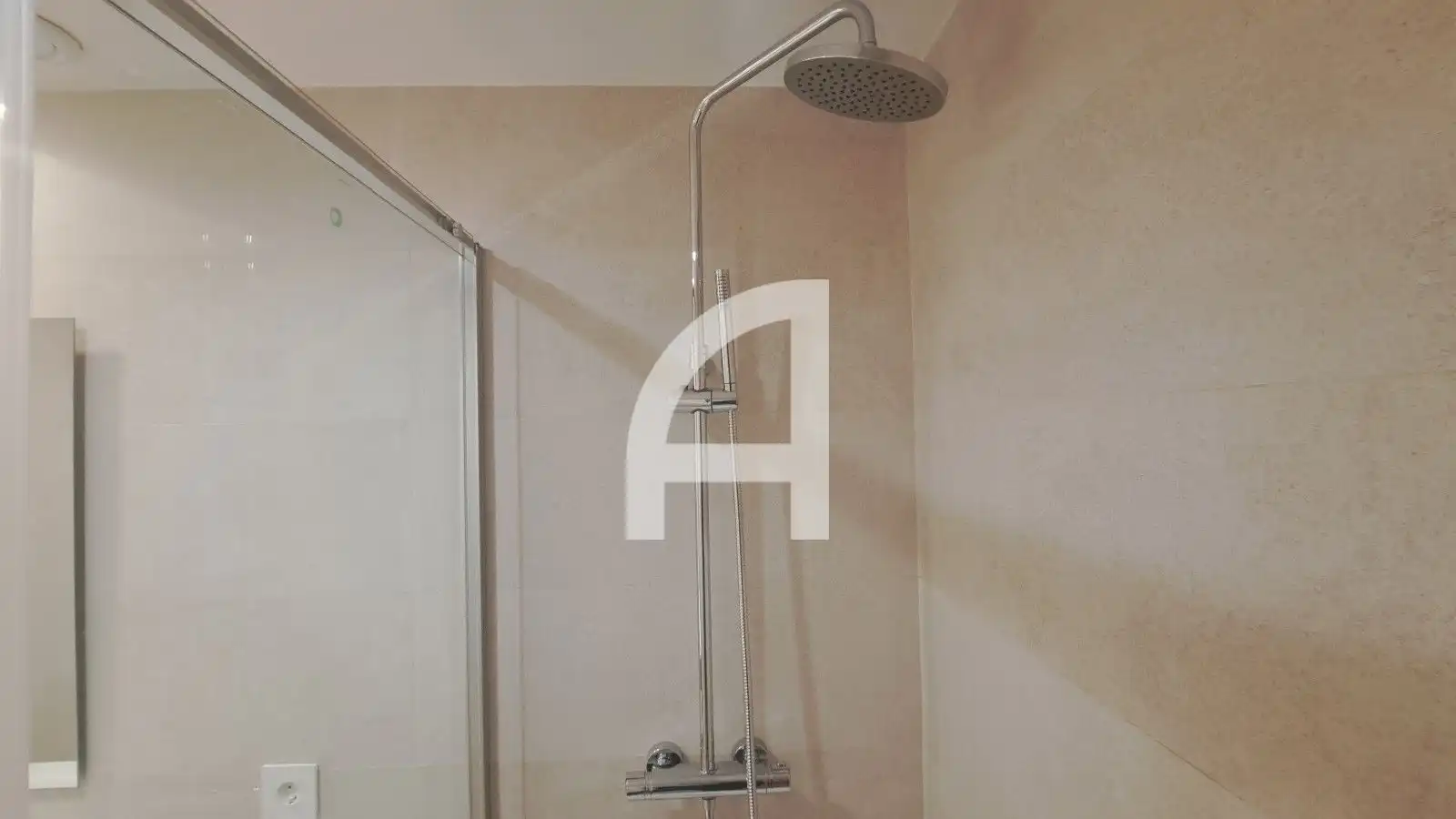 Badezimmer von Wohnung zur Miete in Terrassa mit Heizung