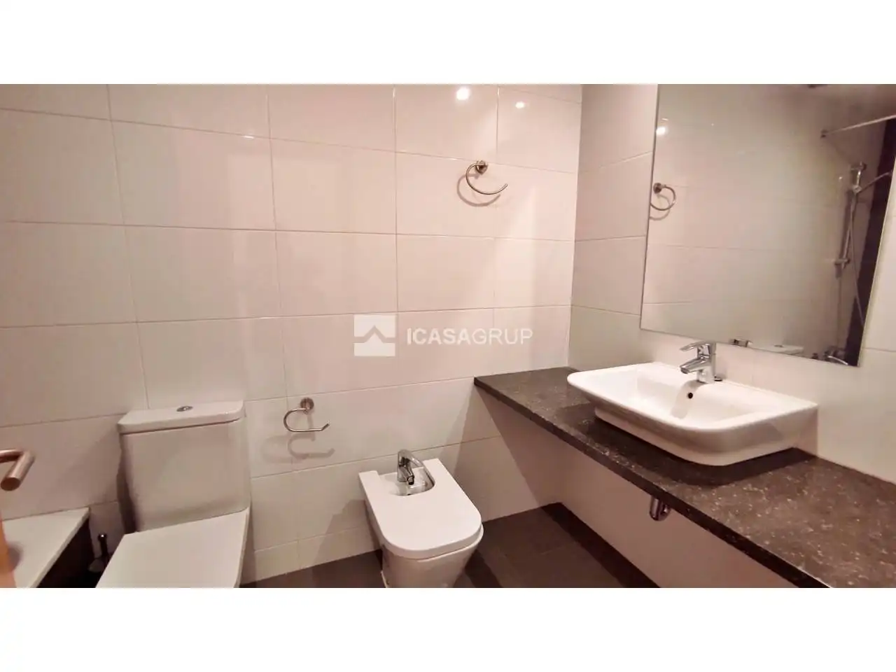 Bathroom of Flat for rent in Barcelona  with Air Conditioner, Heating and Parquet flooring