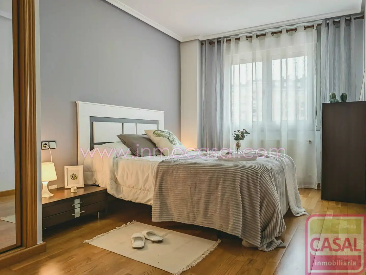 Habitación de Piso en venta en Oviedo  con Calefacción, Trastero y Amueblado