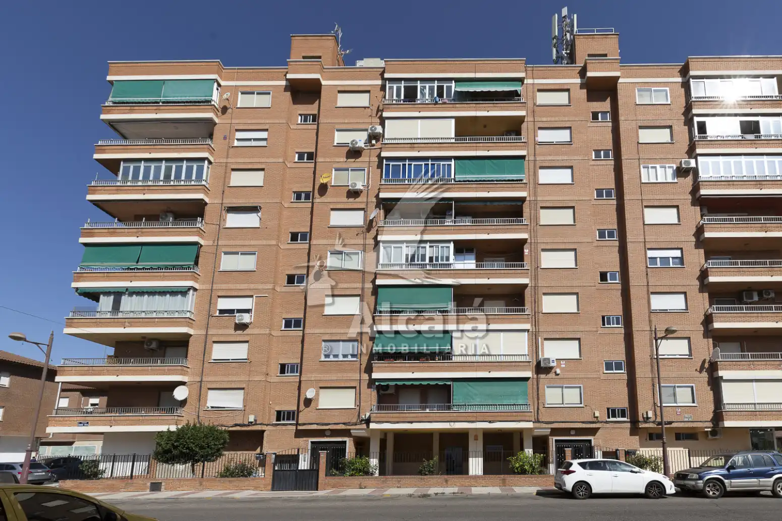 Vista exterior de Pis en venda en Azuqueca de Henares amb Calefacció i Terrassa