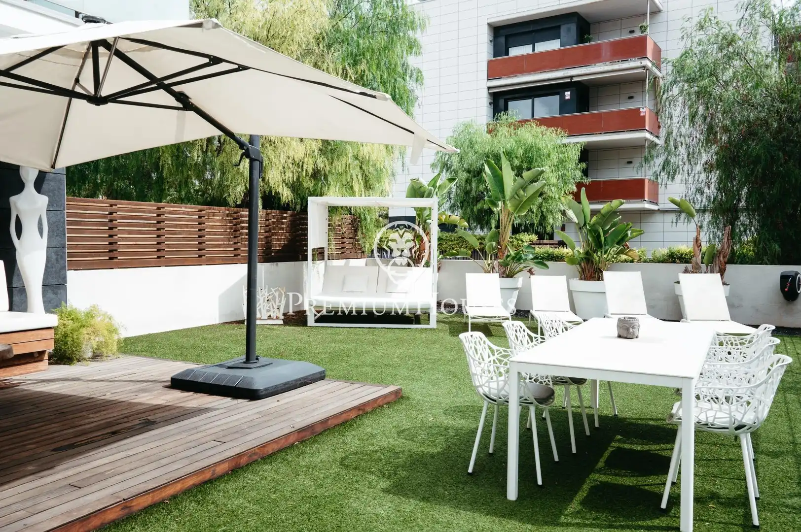 Baixos amb piscina en venda a Avenida Camí dels Capellans