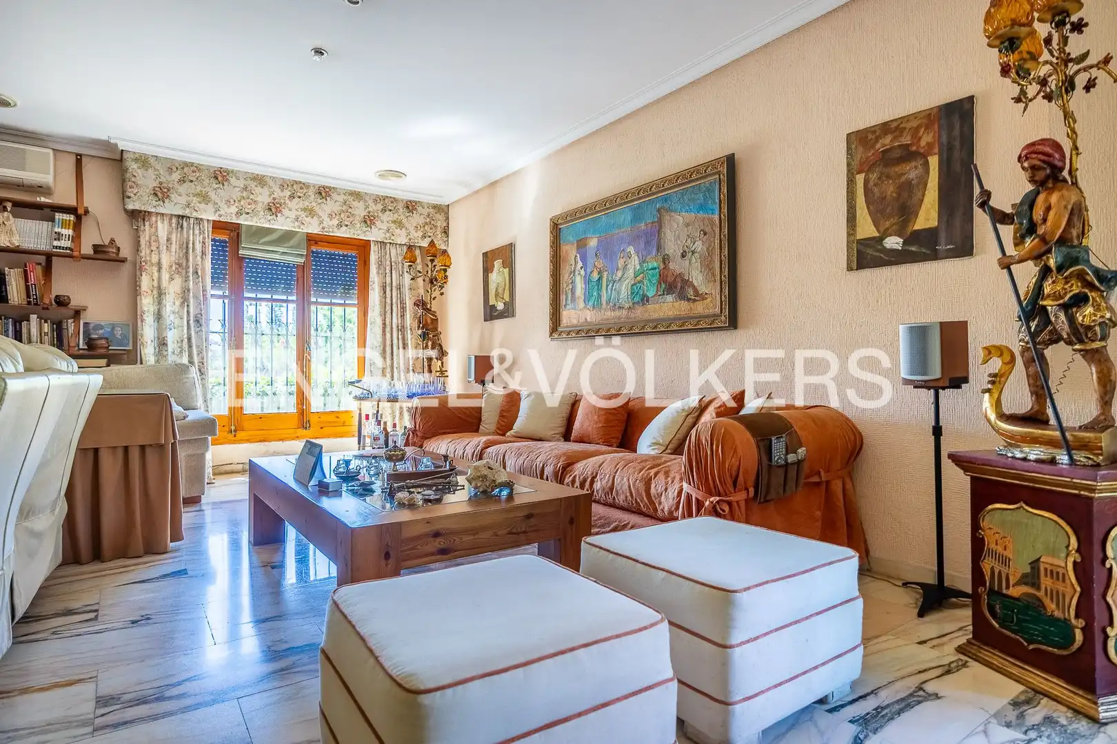 Vista exterior de Casa o xalet en venda en Sevilla amb Calefacció, Jardí privat i Parquet
