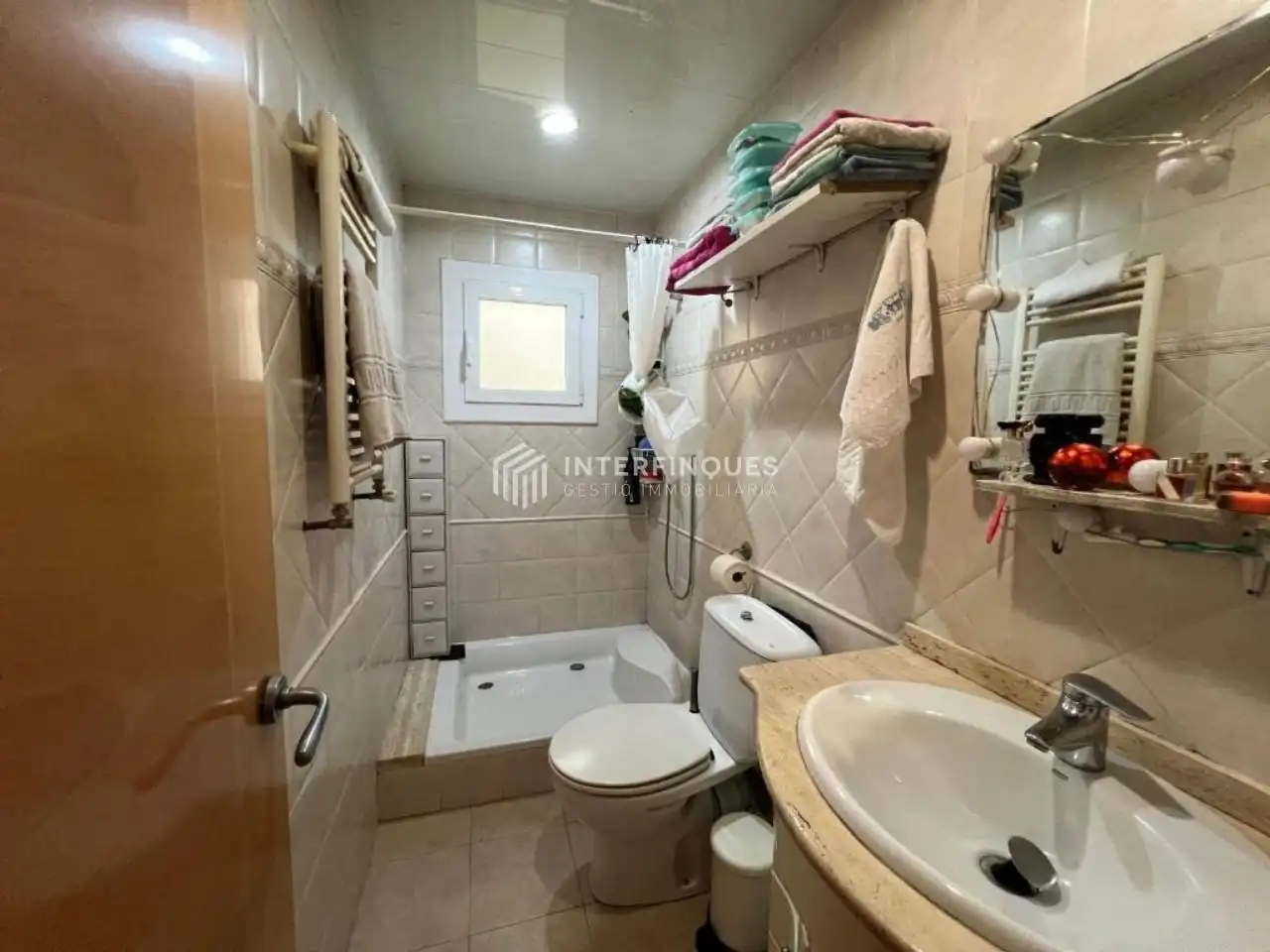 Badezimmer von Wohnung zum Verkauf in Mataró mit Klimaanlage, Heizung und Parkett