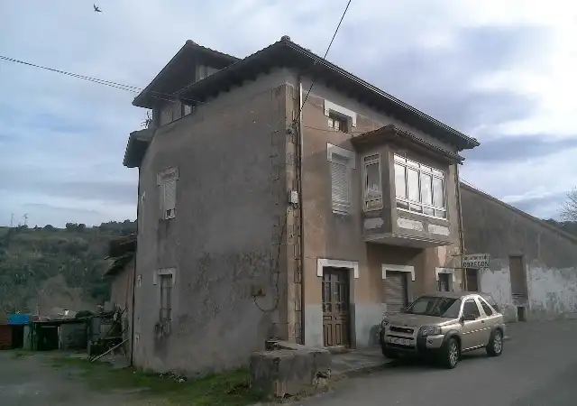 Vista exterior de Local en venda en Villaescusa (Cantabria)