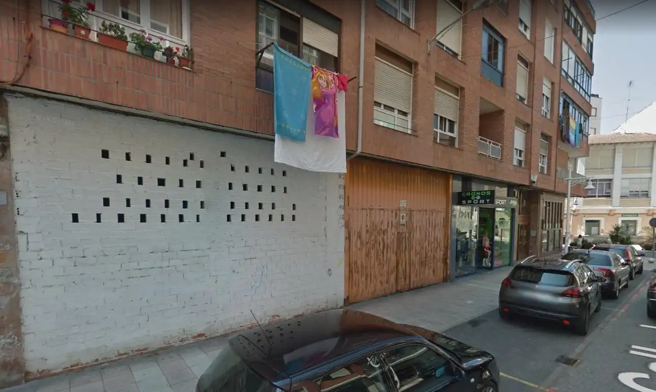 Gewerbefläche zum Verkauf in Calle Juan de Mena 1, imagen 2