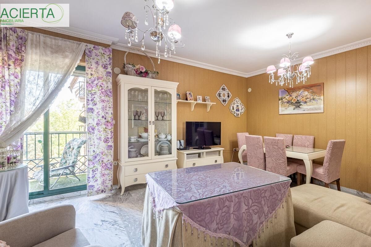 Dining room of Flat for sale in  Granada Capital  with Air Conditioner and Terrace