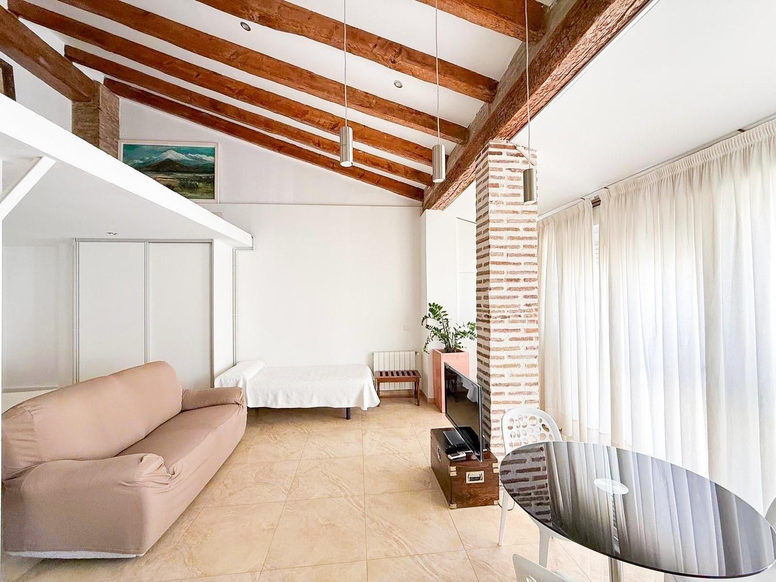 Sala de estar de Piso de alquiler en  Valencia Capital con Aire acondicionado, Calefacción y Balcón