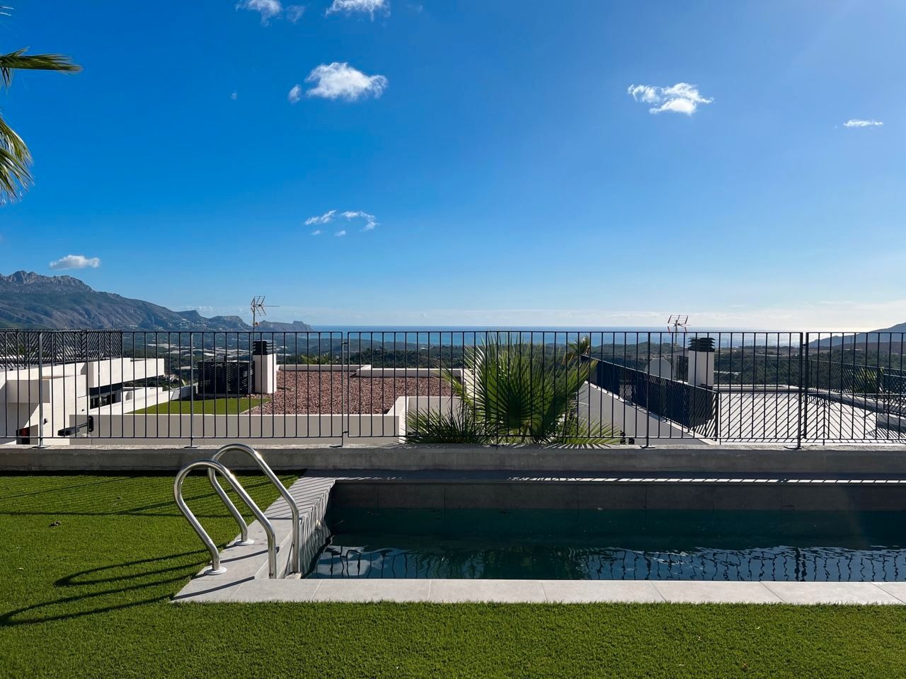 Piscina de Casa o xalet en venda en Polop amb Aire condicionat i Jardí privat