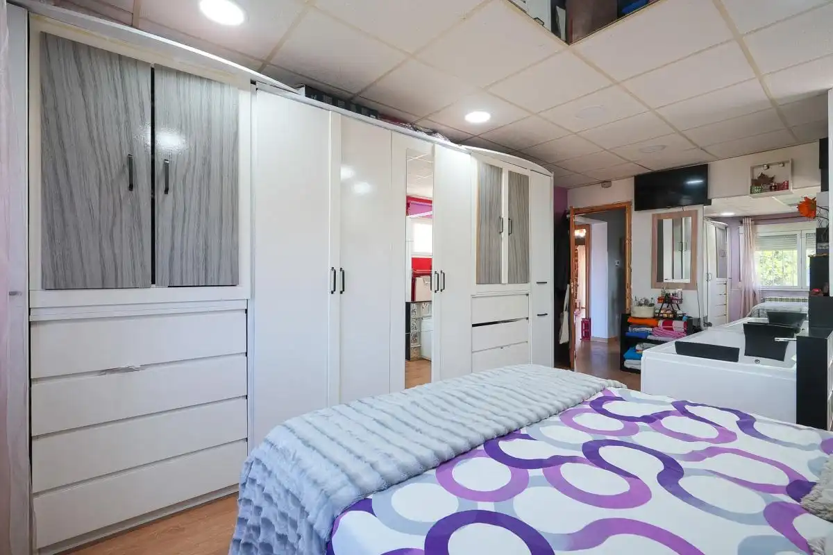 Habitación de Casa adosada en venta en Pioz con Aire acondicionado, Calefacción y Jardín privado