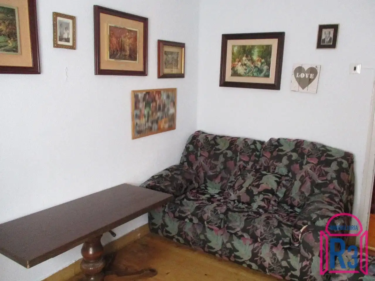 Sala d'estar de Casa o xalet en venda en León Capital  amb Calefacció