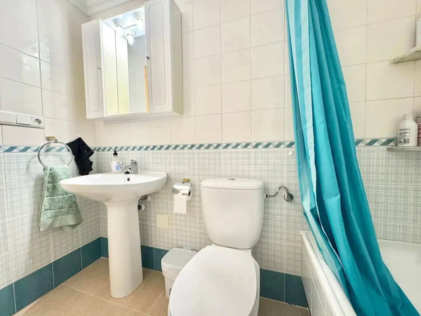 Bathroom of Apartments for rent in Guardamar del Segura  with Air Conditioner, Heating and Furnished