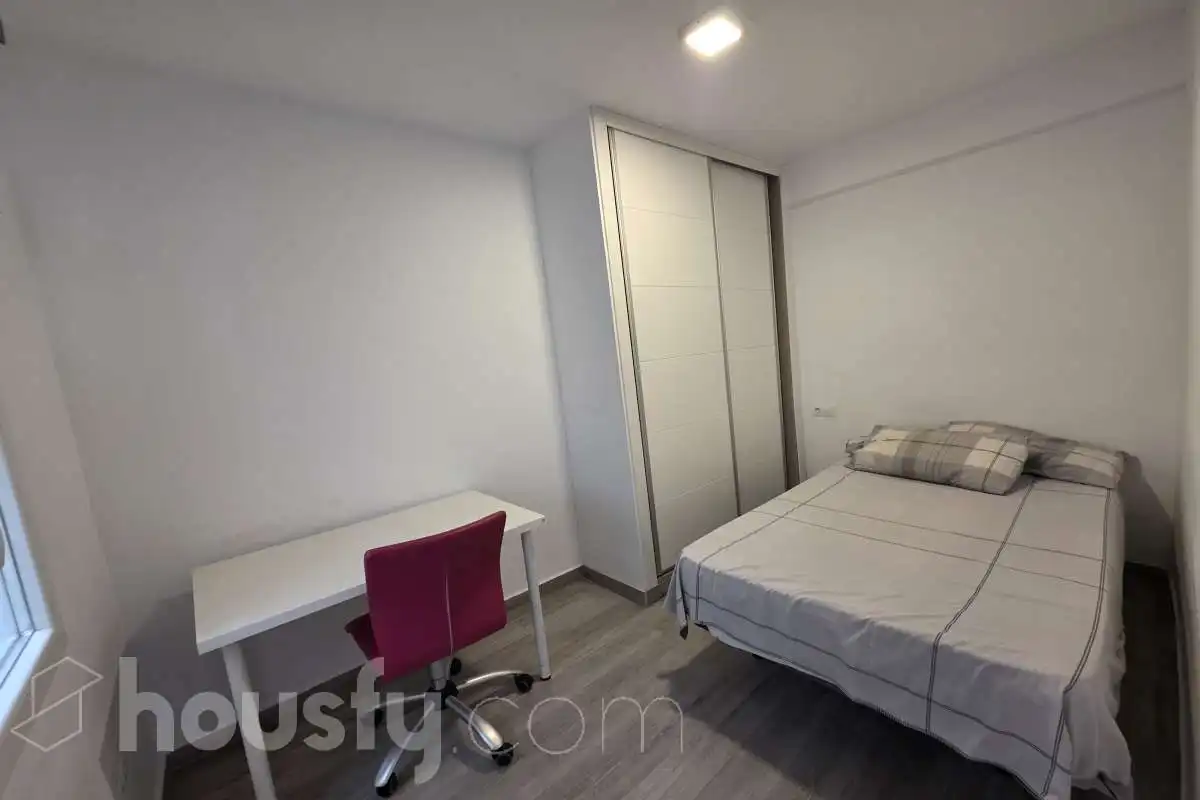 Bedroom of Flat for rent in Málaga  with Air Conditioner, Parquet flooring and Furnished