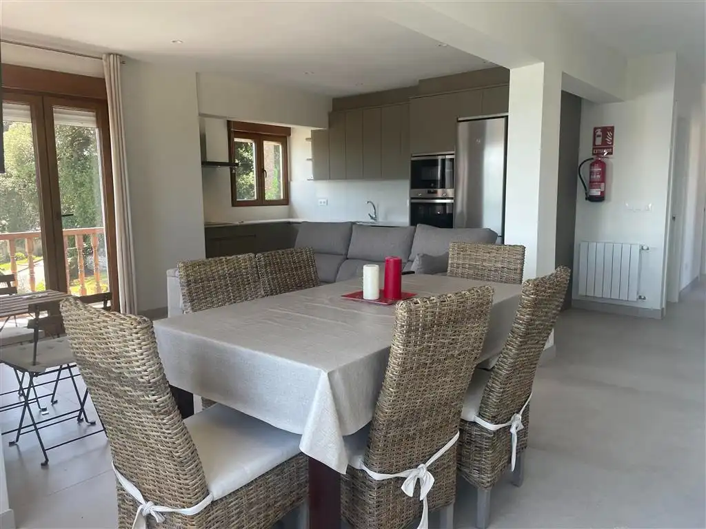 Comedor de Piso en venta en San Vicente de la Barquera con Calefacción, Amueblado y Horno