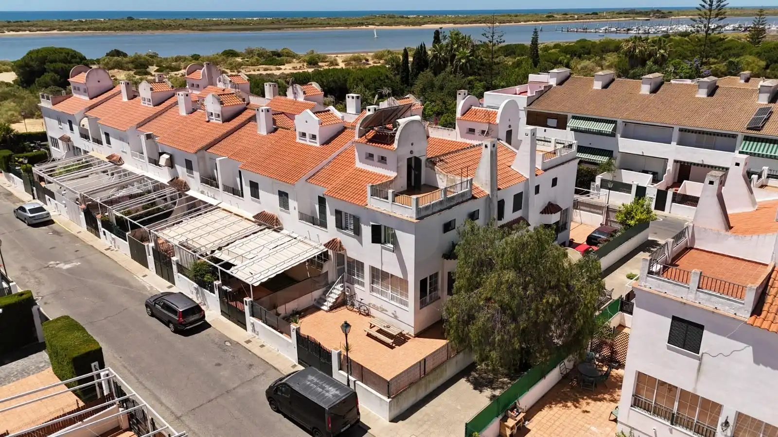 Vista exterior de Casa o xalet en venda en El Rompido amb Terrassa i Piscina