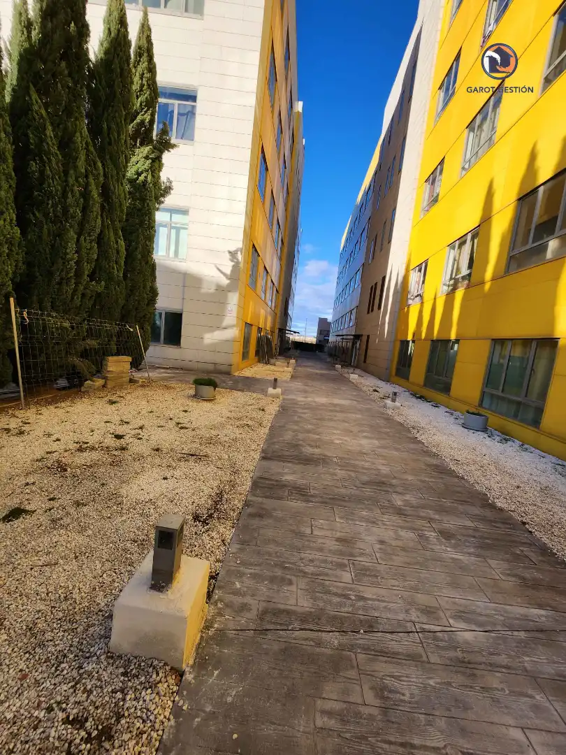 Vista exterior de Estudi en venda en Guadalajara amb Aire condicionat, Calefacció i TV