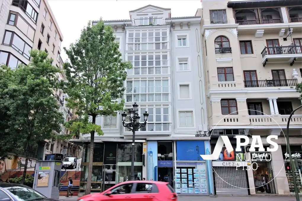Außenansicht von Wohnung zum Verkauf in Santander mit Heizung und Balkon