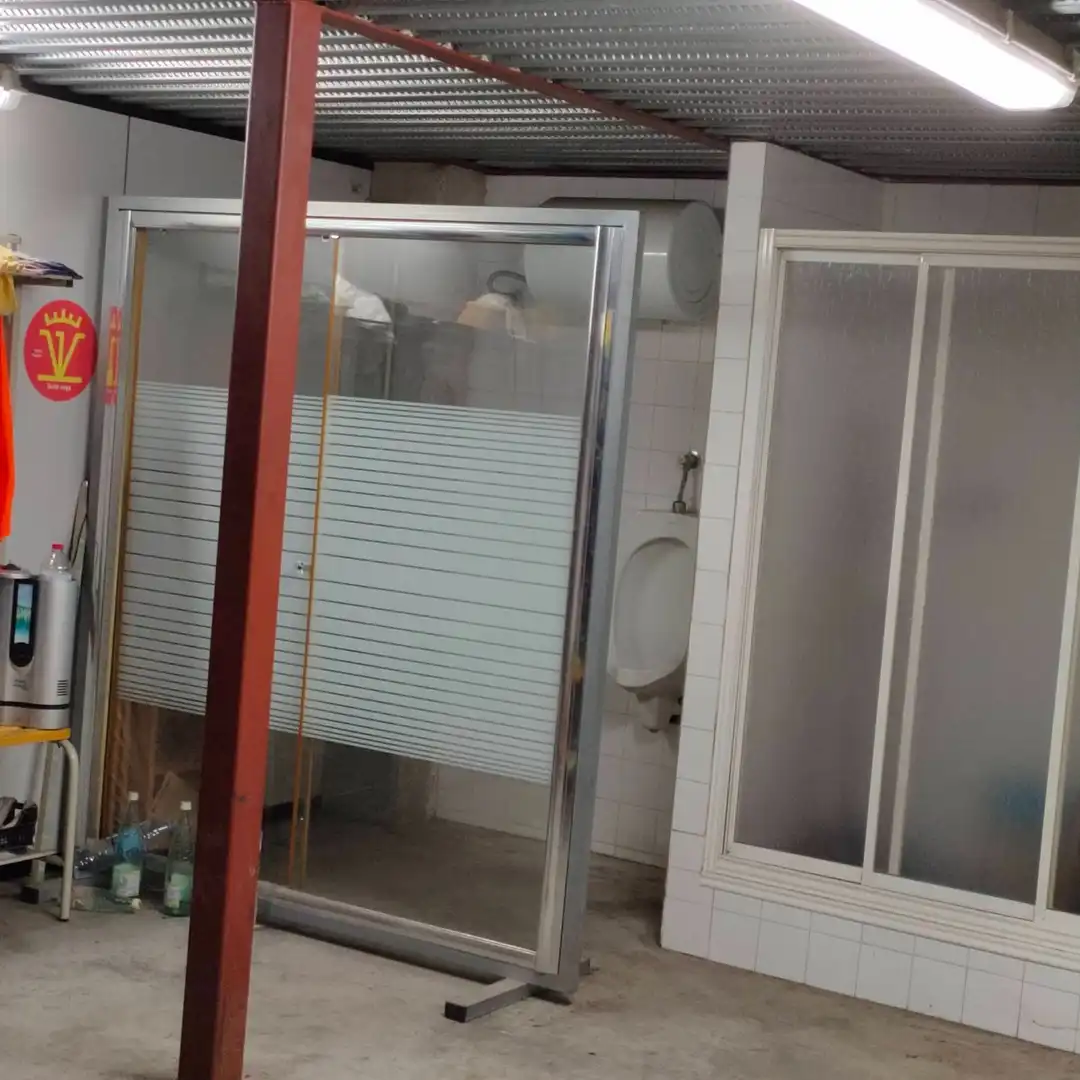 Badezimmer von Fabrikhallen zur Miete in L'Arboç
