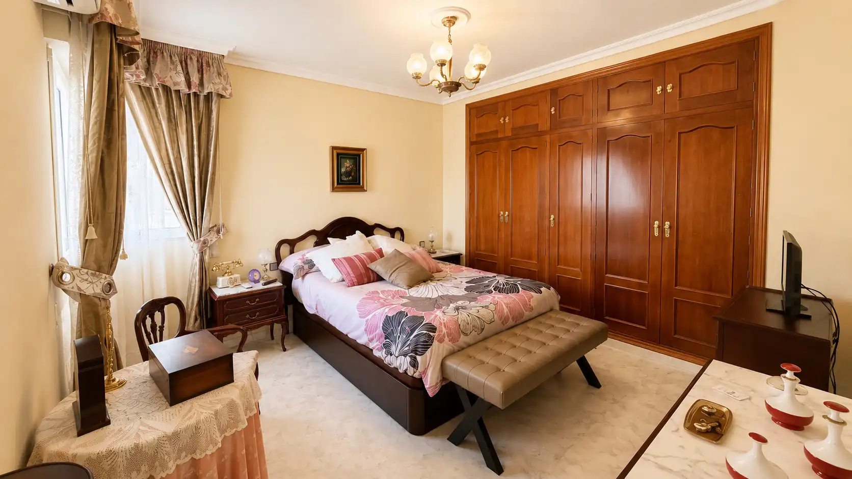 Bedroom of Houses for sale in San Lorenzo de El Escorial  with Air Conditioner, Heating and Private garden