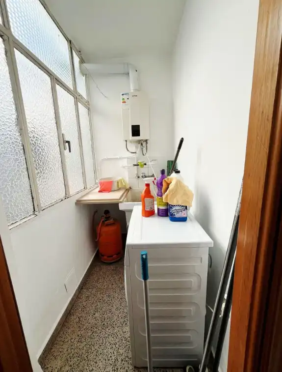 Bathroom of Flat for rent in Granada  with Air Conditioner, Terrace and Microwave