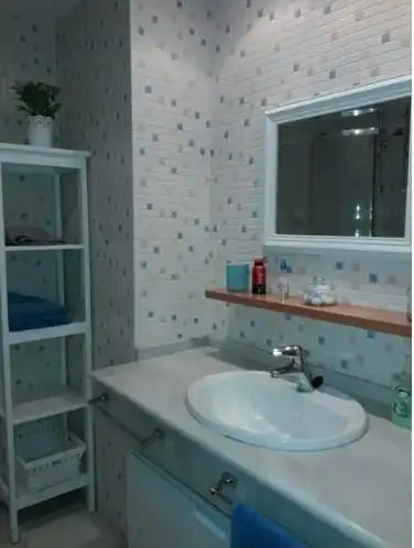 Bathroom of Flat for rent in Algeciras  with Air Conditioner and Furnished
