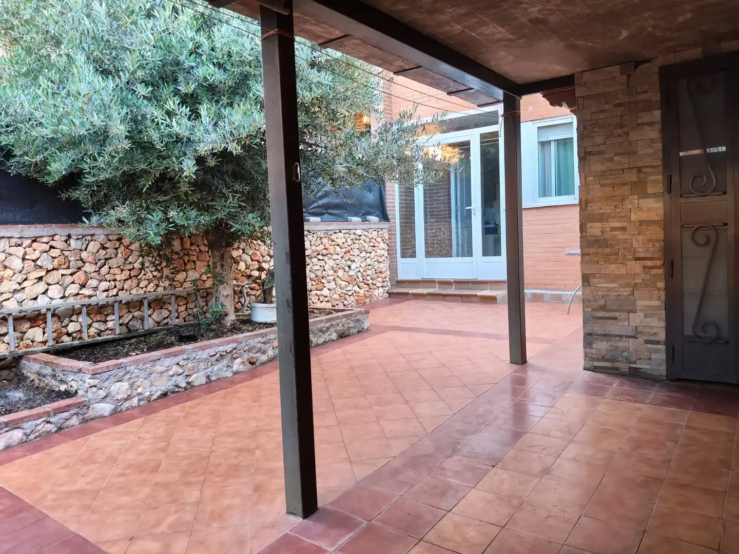 Terrassa de Casa adosada en venda en Yebes amb Calefacció, Jardí privat i Traster