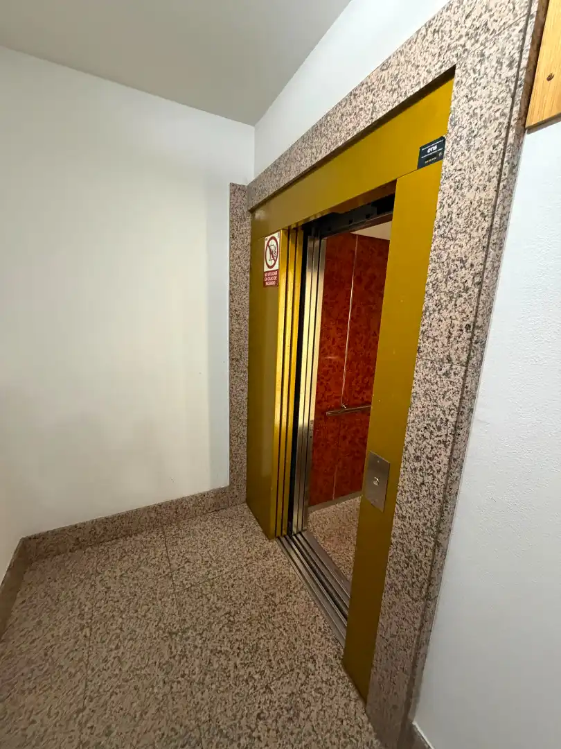 Flat with lift for sale in Calle Capitán Peñas, imagen 4