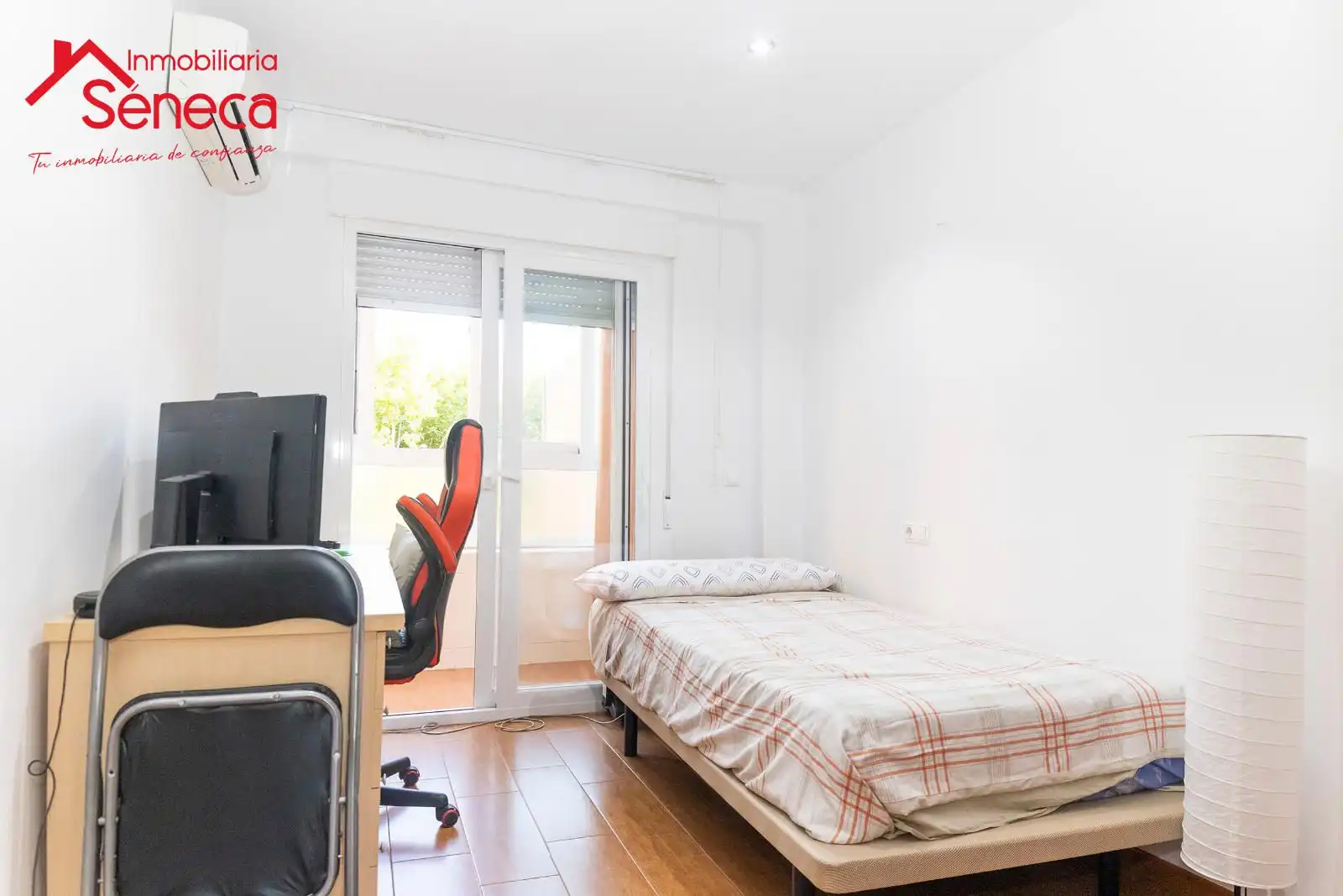 Bedroom of Flat for sale in Córdoba  with Air Conditioner, Terrace and Storage room