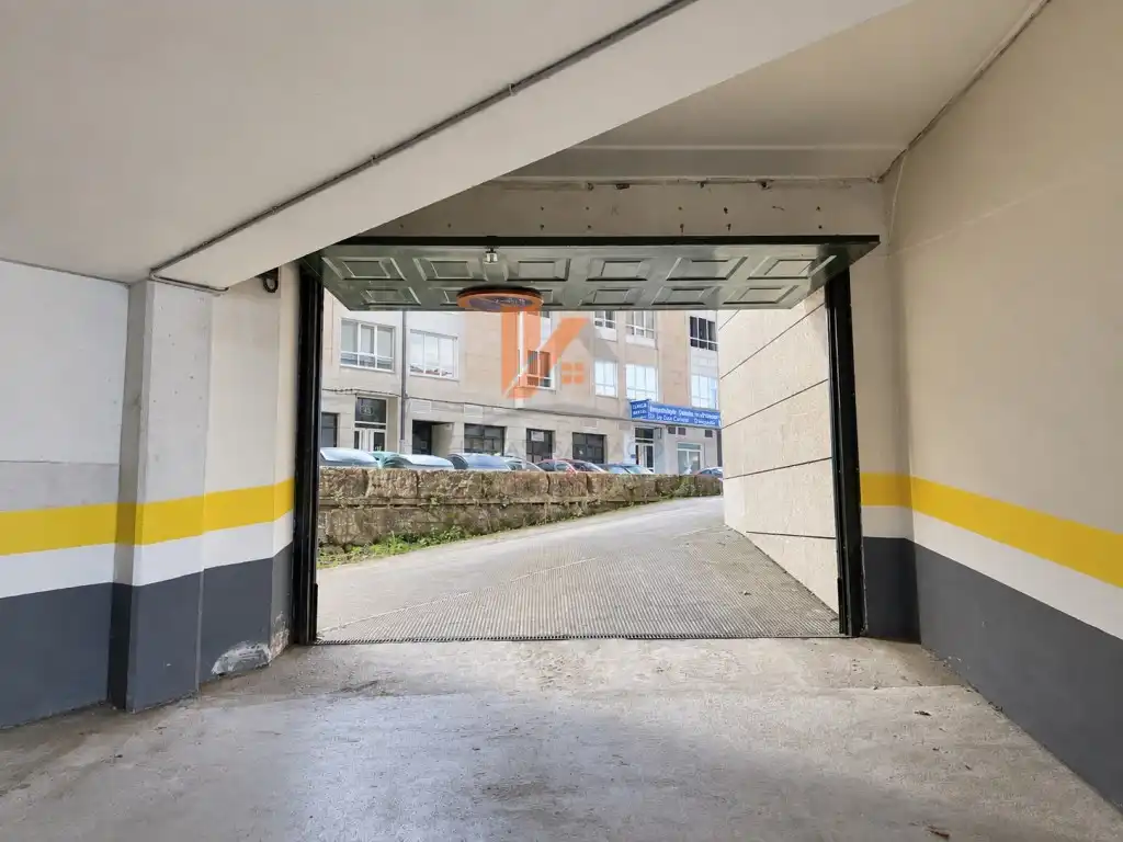 Parking of Garage for rent in Santiago de Compostela 