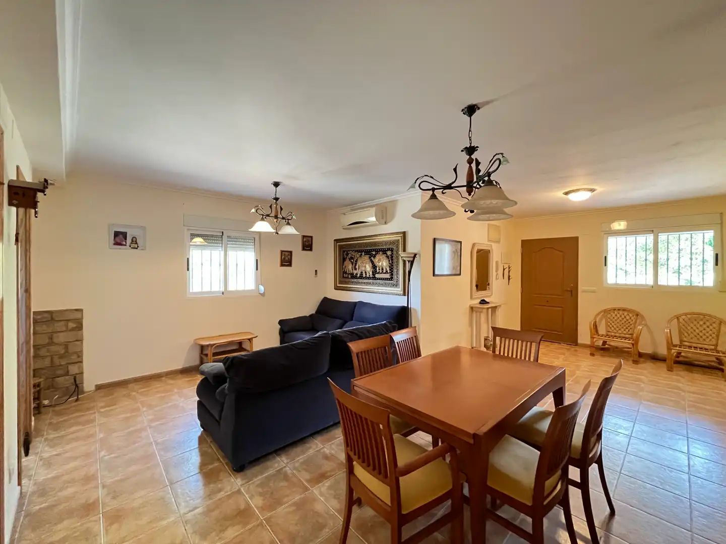 Sala d'estar de Casa o xalet en venda en Sagunto / Sagunt amb Aire condicionat, Calefacció i Jardí privat