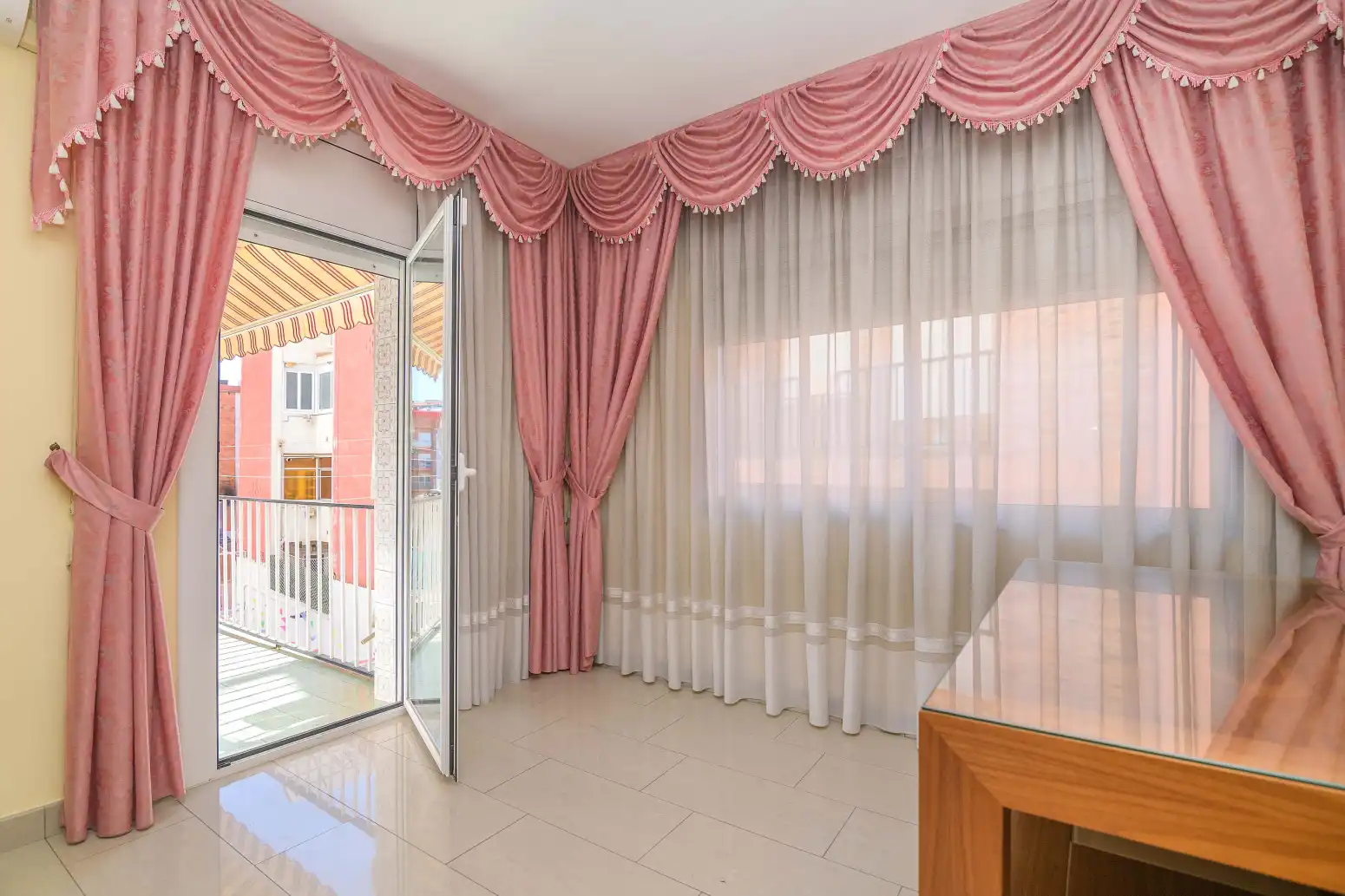 Habitación de Piso en venta en Cornellà de Llobregat con Aire acondicionado, Calefacción y Balcón