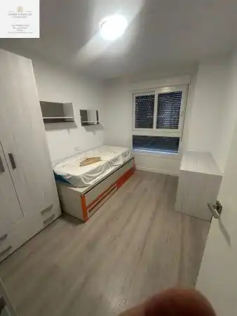 Habitación de Piso de alquiler en Elche / Elx con Aire acondicionado, Piscina y Amueblado