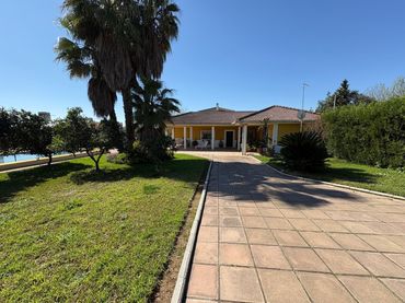 Villa con piscina in vendita a Periurbano Norte