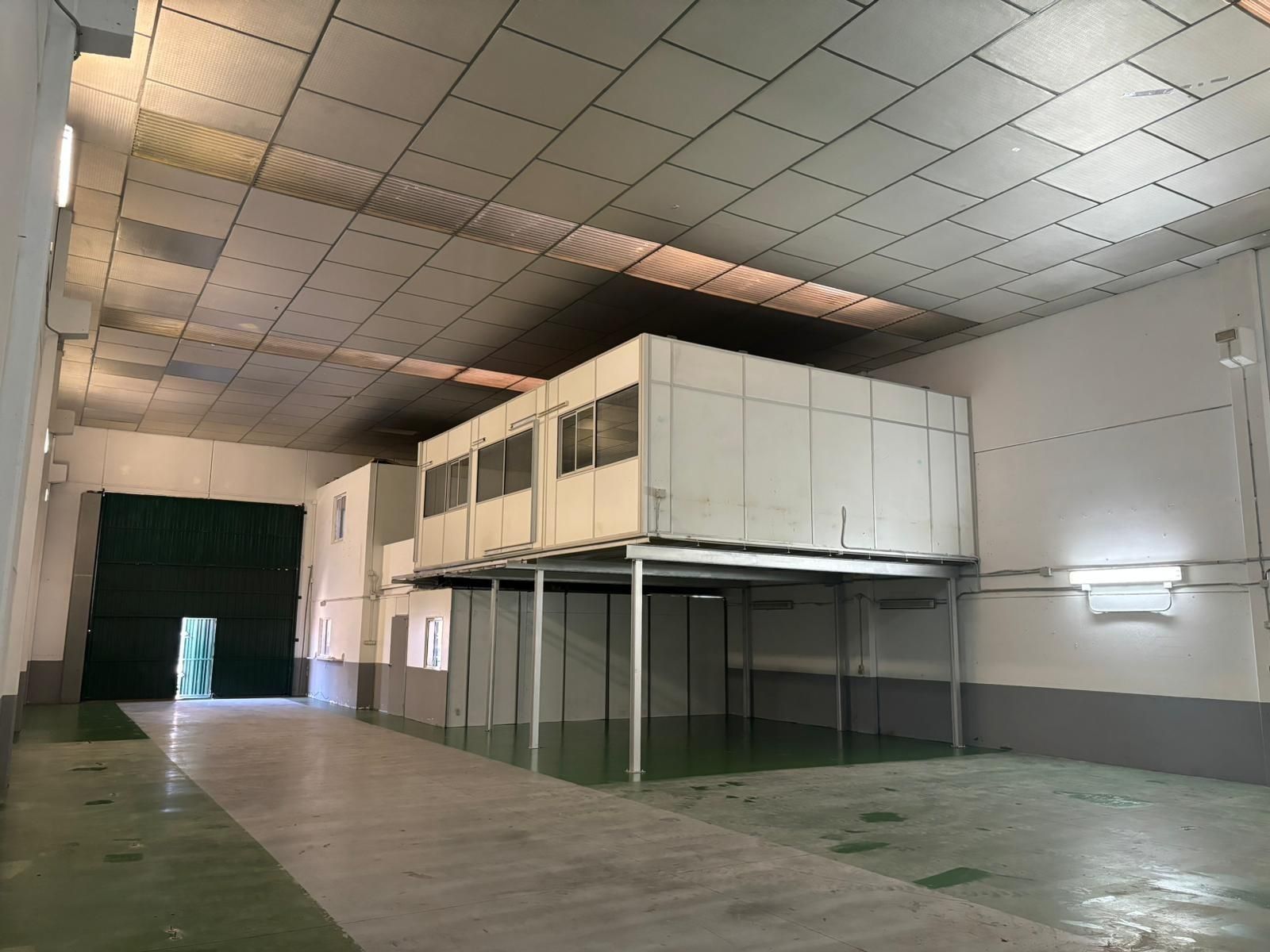 Fabrikhallen zum verkauf in La Puebla de Alfindén