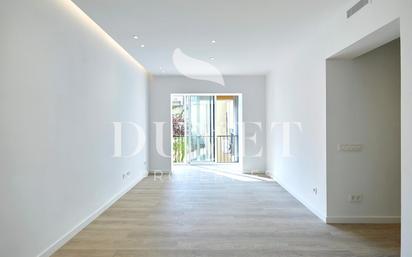 Sala d'estar de Pis en venda en  Barcelona Capital amb Aire condicionat, Calefacció i Parquet