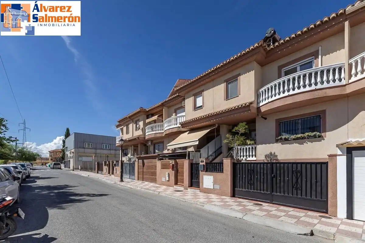 Casa a schiera con terrazza in vendita a Calle de Jerónimo de Rueda