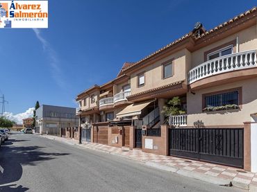 Casa a schiera con balcone in vendita a Calle de Jerónimo de Rueda