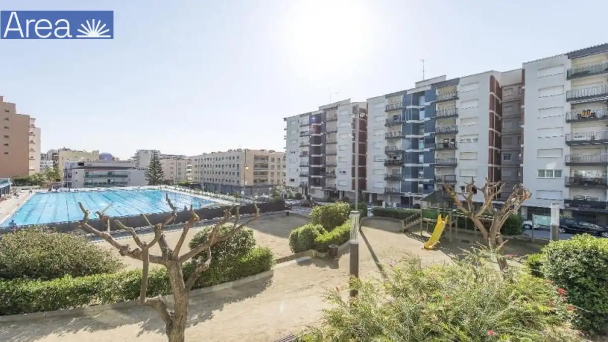 Vista exterior de Piso en venta en Calella con Terraza y Balcón